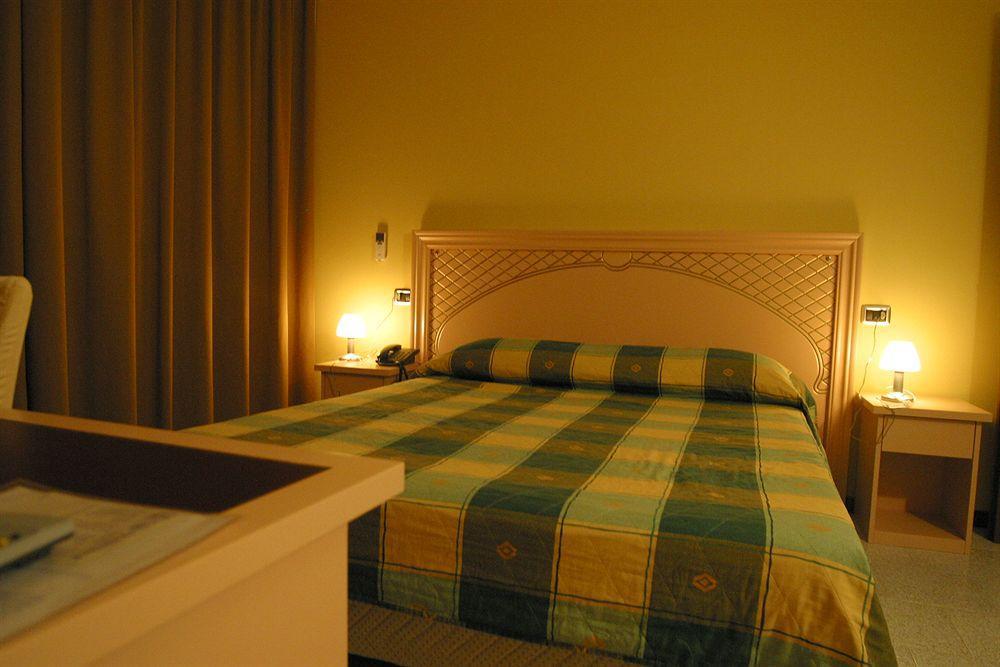 Hotel Aquamaris Sala Baganza Exterior photo
