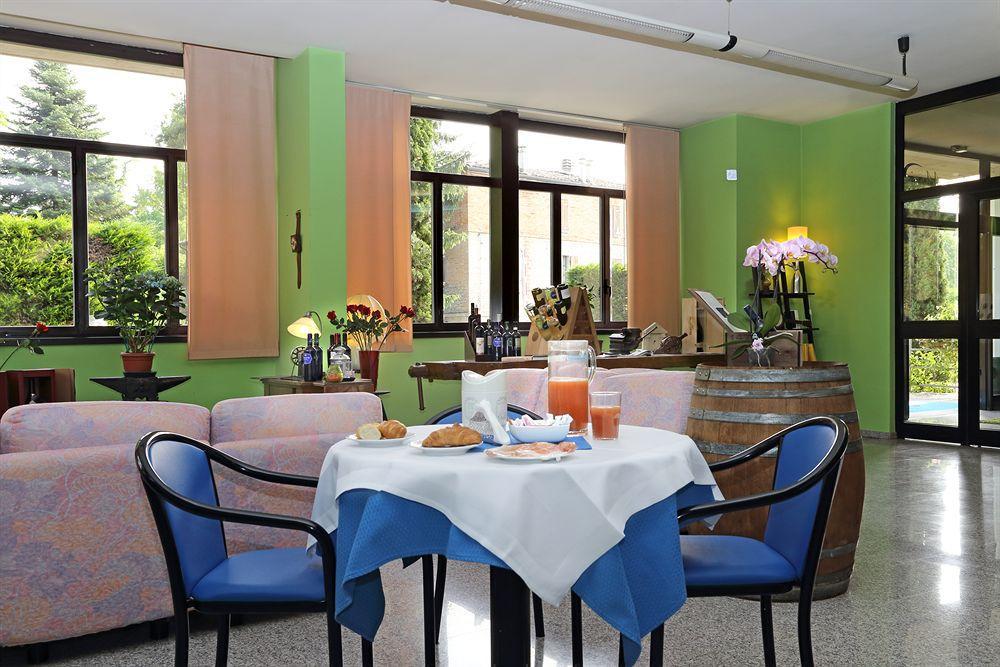 Hotel Aquamaris Sala Baganza Exterior photo