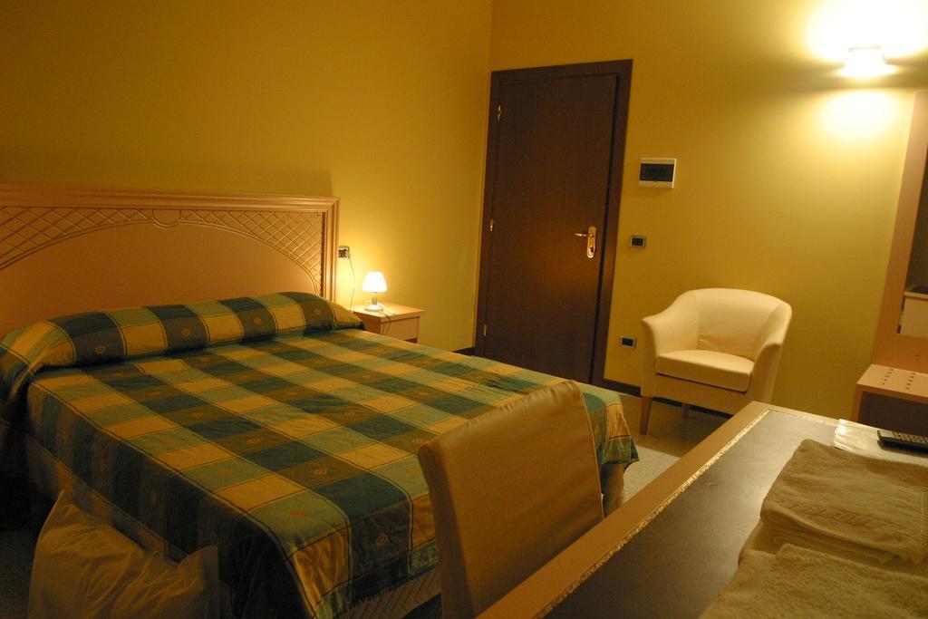 Hotel Aquamaris Sala Baganza Exterior photo