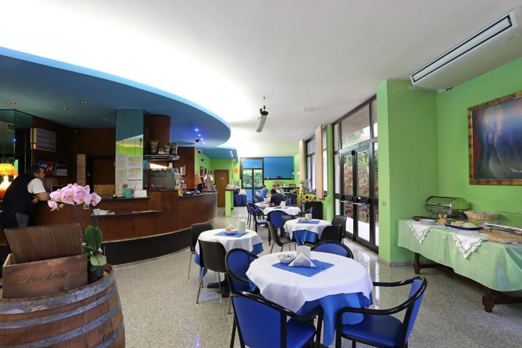 Hotel Aquamaris Sala Baganza Exterior photo