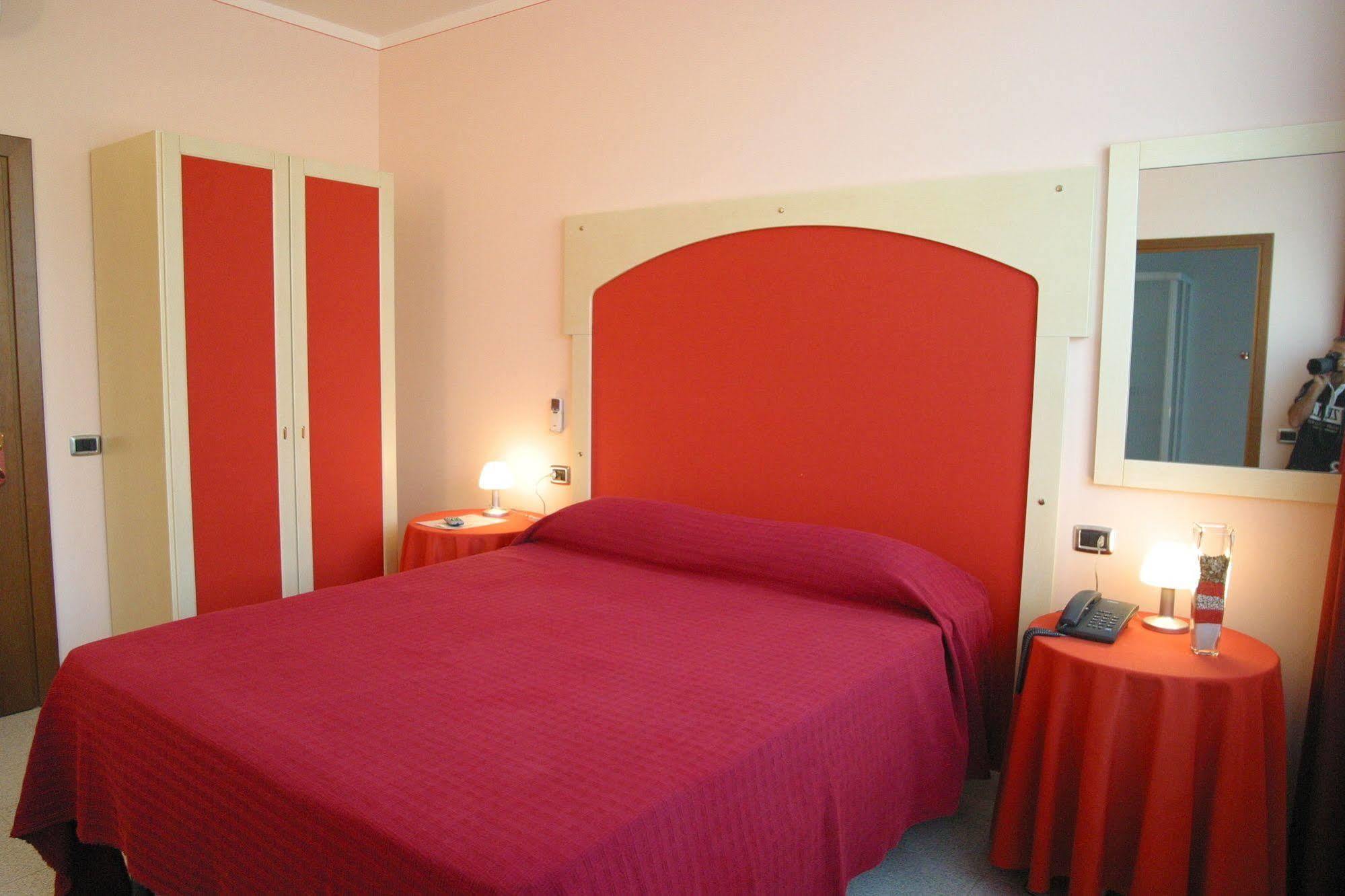 Hotel Aquamaris Sala Baganza Exterior photo